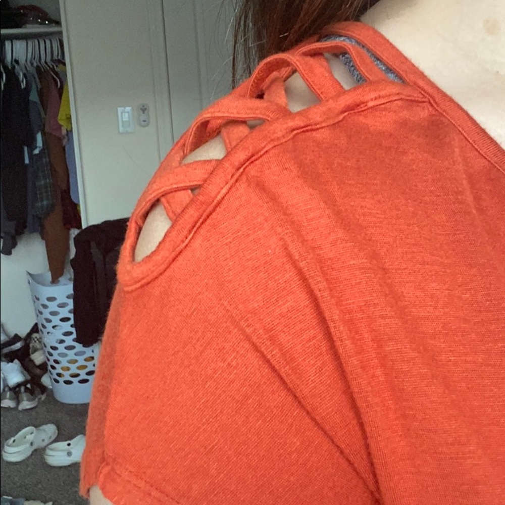 Detailed Tee - Picture 2 of 2